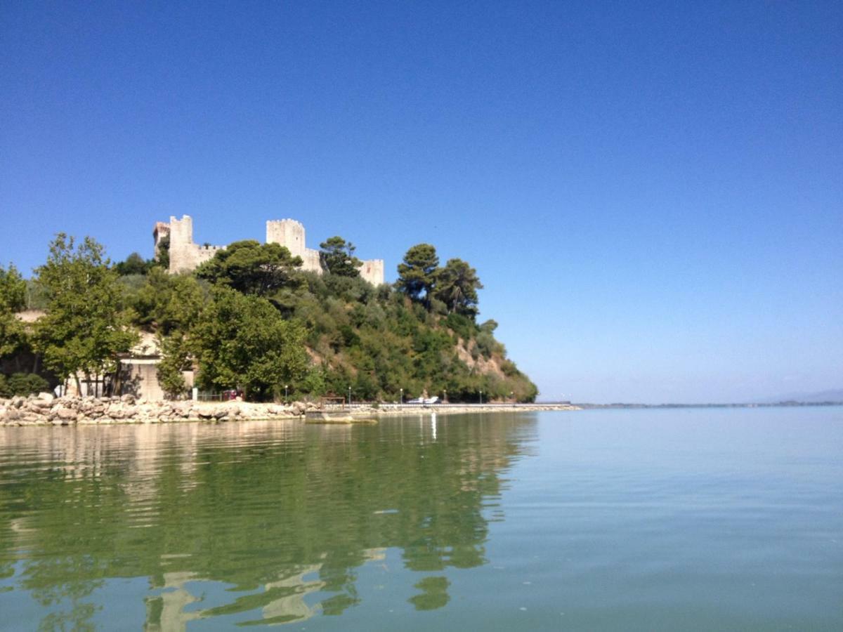 I See Lake Castiglione del Lago Exterior foto